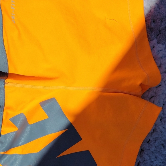 Nike work out shorts - Picture 3 of 4